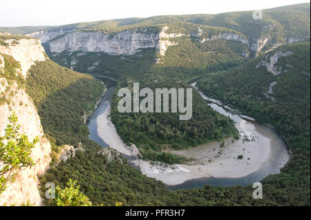 Frankreich, Ardèche Fluss, Le Cirque de la Madeleine Kurve, Gorges de l'Ardeche vom Balcon Des Templiers gesehen Stockfoto