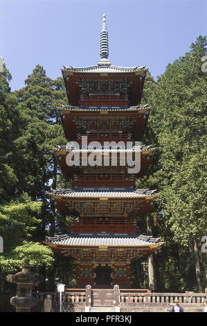 Japan, Nördliche Honshu Nikko, Tosho-gu Schrein, 5-stöckige Pagode umgebaut 1818, jede Geschichte, die ein Element Stockfoto