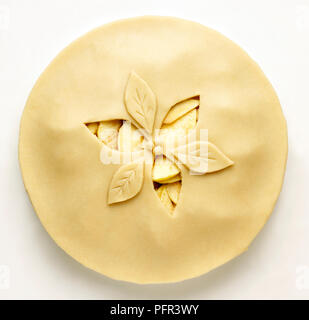 Torte mit floralen oder Blatt Muster in die Erdkruste Schnitt Stockfoto