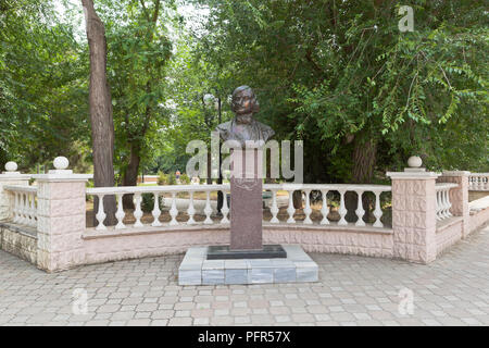 Jewpatoria, Krim, Russland - 29. Juni 2018: die Büste der russische Schriftsteller Nikolai Wassiljewitsch Gogol in die Stadt Jewpatoria, Krim Stockfoto