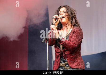 Sari Schorr durchführen am Weyfest Music Festival, Tilford, UK. 19. August 2018 Stockfoto