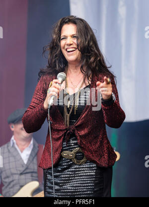 Sari Schorr durchführen am Weyfest Music Festival, Tilford, UK. 19. August 2018 Stockfoto