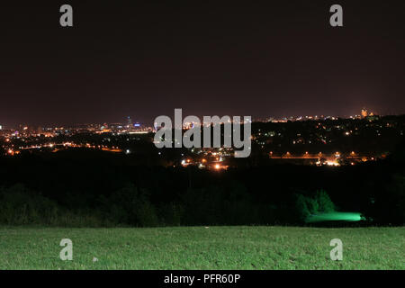 Belgrad bei Nacht Stadtbild panorama Stockfoto