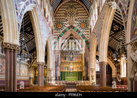 Alle Heiligen, Margaret Street, London, 1850 von Architekt William Butterfield, einem wichtigen Kirche des Gothic Revival in Großbritannien. Stockfoto