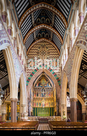 Alle Heiligen, Margaret Street, London, 1850 von Architekt William Butterfield, einem wichtigen Kirche des Gothic Revival in Großbritannien. Stockfoto