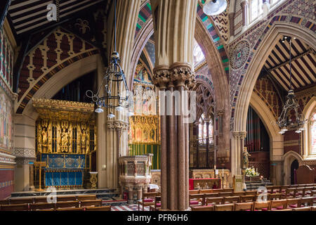 Alle Heiligen, Margaret Street, London, 1850 von Architekt William Butterfield, einem wichtigen Kirche des Gothic Revival in Großbritannien. Stockfoto