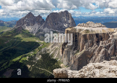 Die Sella Türme in den italienischen Dolomiten von Sass Pordoi Terrazza delle Dolomiti Stockfoto