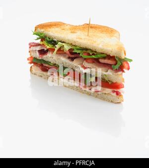 Getoastet Club Sandwich zusammengehalten mit Holz Spieß Stockfoto
