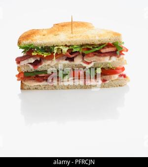 Getoastet Club Sandwich zusammengehalten mit Holz Spieß Stockfoto