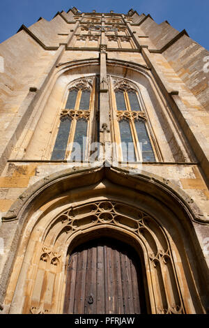 Grossbritannien, England, Gloucestershire, Chipping Campden, St James' Church, Eingang senkrecht Wolle Kirche Stockfoto