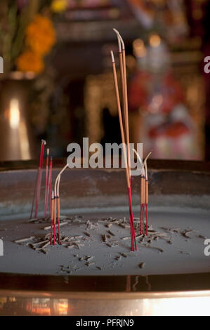 Thailand, Phuket, Jui Tui Schrein, Weihrauch Stockfoto