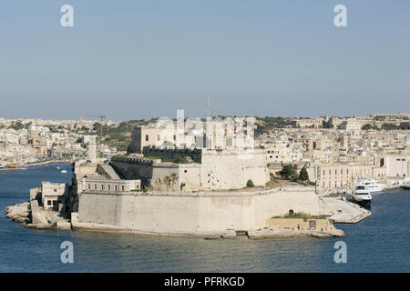 Malta, Birgu (Vittoriosa), Fort St. Angelo, von Valletta zu sehen Stockfoto