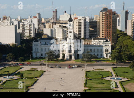 Argentinien, Las Pampas, La Plata, Plaza Moreno und Palacio Municipal Stockfoto