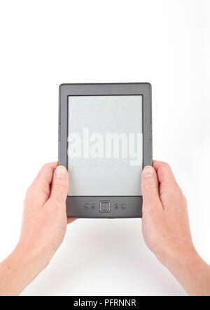 Hände halten elektronischen Lesegerät Stockfoto