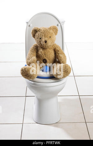 Toilette mit Sitz für Kleinkind Stockfoto