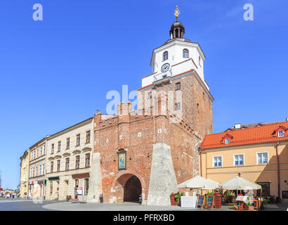 Krakauer Tor (Brama Krakowska) in Lublin, Polen - historische Symbol der Stadt, Reste der Stadtmauer aus dem 14 ct; im Gotischen gebaut, nun teilweise barocken Stockfoto