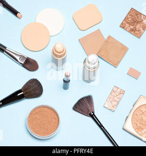Make-up-Produkte Hautton und Teint auch: concealer, Stiftung, Kosmetische Pulver. Ansicht von oben Stockfoto