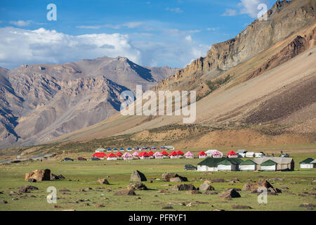 Schöne Landschaft der Berge in Sarchu camp Aufenthalt in Ladakh, Nordindien Stockfoto