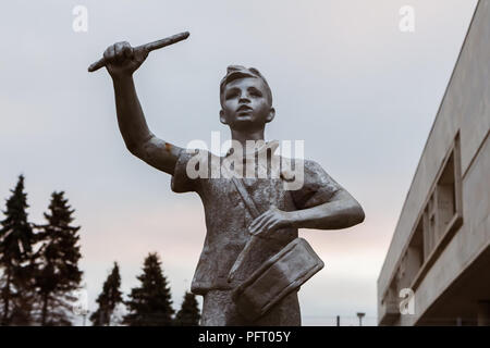 November 2017, Perm, Russland - Statue von Drummer Boy, Erbe von Wladimir Lenin All-unions-Pionier Organisation, UDSSR Propaganda Stockfoto