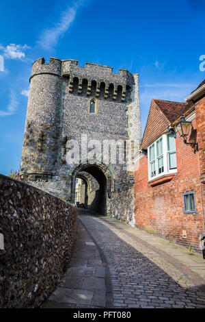 Lewes, Großbritannien - 21 April, 2018 - Barbican von Lewes Castle, Lewes, East Sussex, England Stockfoto