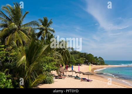Horizontale Blick über einen schönen Strand an der Südküste von Sri Lanka. Stockfoto