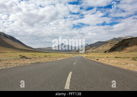 Trans Himalaya Manali - Leh Landstraße im Himalaya. Mehr Ebenen, Ladakh, Jammu und Kaschmir, Indien. Stockfoto