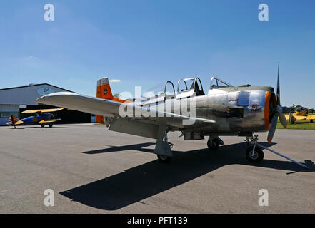 North American T-28, N 14113, Flugplatz de Cerny-La Ferte-Alais, Amicale Jean-Baptiste Salis in der Nähe von Paris, Ile-de-France, Frankreich, Europa Stockfoto