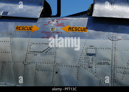 North American T-28, N 14113, Flugplatz de Cerny-La Ferte-Alais, Amicale Jean-Baptiste Salis in der Nähe von Paris, Ile-de-France, Frankreich, Europa Stockfoto