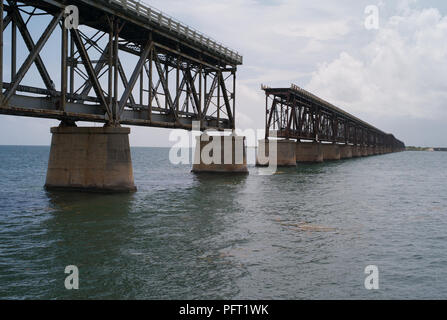 Verfallenen Eisenbahnbrücke - Bahia Honda Bridge, Florida Keys Stockfoto