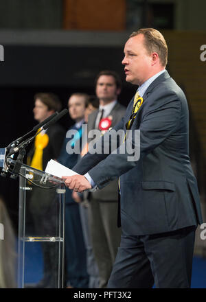 SNP-Kandidat Chris Stephens gewinnt die Glasgow South Sitz, britischen Parlamentswahlen, Emirates Arena, Glasgow, 9. Juni 2017 Stockfoto