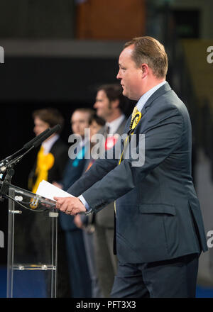 SNP-Kandidat Chris Stephens gewinnt die Glasgow South Sitz, britischen Parlamentswahlen, Emirates Arena, Glasgow, 9. Juni 2017 Stockfoto