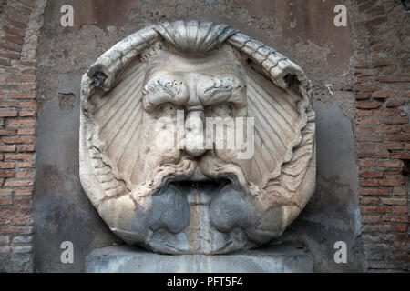 Italien, Rom, Aventino-Testaccio, Brunnen außerhalb der Basilika Santa Sabina (Santa Sabina Kirche) Stockfoto