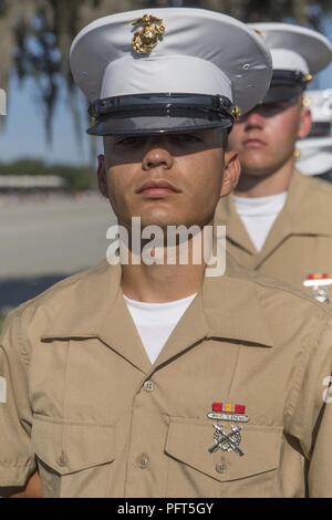 Us Marine Corps Pfc. Juan Pinzon-Sierra, Platoon 3040 Kilo Unternehmen, 3. rekrutieren Ausbildung Bataillon, verdient höchste körperliche Fitness des Unternehmens und zur Bekämpfung der Fitness. Pinzon-Sierra, ein Eingeborener von Kanton, Ga, erwarb einen Score von 591 aus 600 Punkte und schloss sein Studium an der Boot Camp 1. Juni 2018. Stockfoto