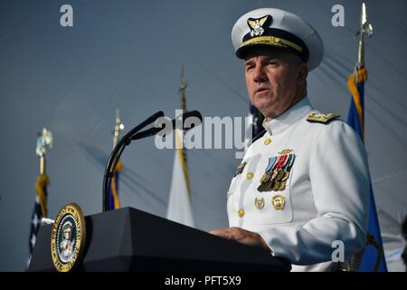 Adm. Karl Schultz spricht während einer Änderung des Befehls Zeremonie an der Coast Guard Hauptsitz in Washington, D.C., 1. Juni 2018. Während der Zeremonie Schultz Adm entlastet. Paul Zukunft die 26 Kommandanten der Küstenwache geworden. Us-Küstenwache Stockfoto