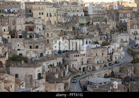 Italien, Region Basilikata, Matera Stadt, Sassi di Matera, baufälligen alten Häuser in prähistorische Höhlenwohnungen Bereich Stockfoto