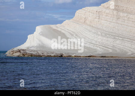 Italien, Sizilien, Realmonte, Scala dei Turchi (Treppe der Türken) weißer Mergel Klippen an der Küste Stockfoto