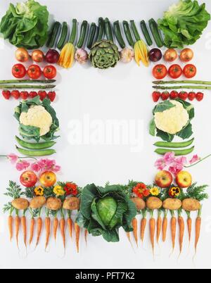 Gemüse, Obst und Blumen in einem rechteckigen Form angeordnet sind Stockfoto