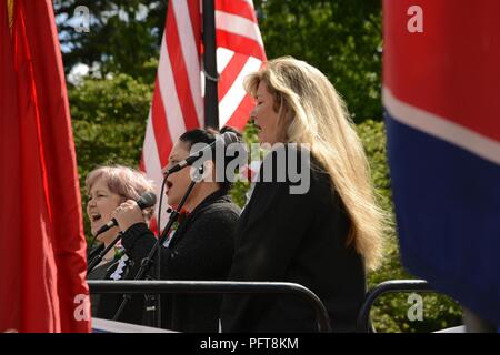 Mitglieder der Patriot Engel während des Memorial Day Programm am Willamette National Cemetery in Portland, Oregon, 28. Mai 2018 statt. (National Guard Stockfoto