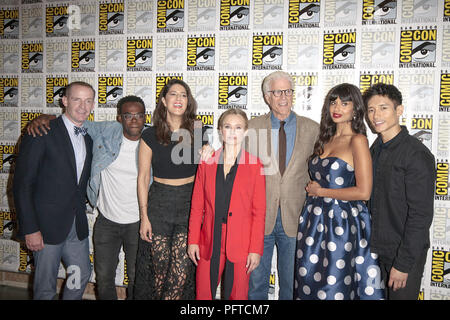 2018 San Diego Comic Con - Der gute Ort - Fotoshooting mit: Moderator, Milliam Jackson Harper, D'Arcy Carden, Kristen Bell, Ted Danson, Jameela Jamil, Manny Cacinto Wo: San Diego, Kalifornien, Vereinigte Staaten, wenn: 21 Jun 2018 Credit: Tony Forte/WANN Stockfoto