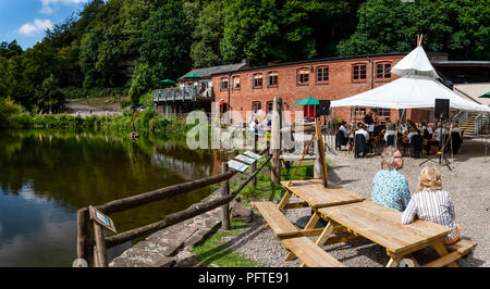 Dean Heritage Center und das Museum im Wald von Dean Hosts eine Blaskapelle Sonntag Nachmittag mit cinderford Band Stockfoto