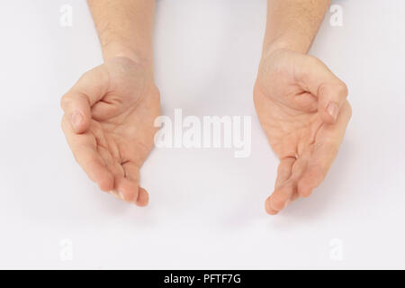 Zwei offene Hände eines Geschäftsmann auf einem weißen Tisch. Stockfoto