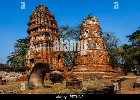 Ziegelbauten Links über und noch nach vielen Jahren. Ayutthaya Historical Park Stockfoto