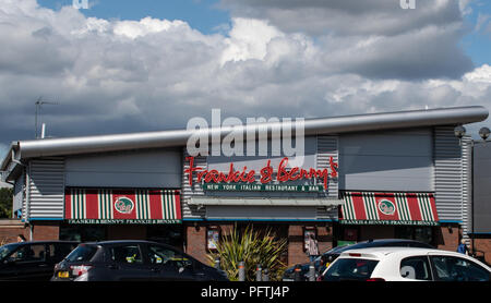 Falkirk, Großbritannien - 09 August 2018: Der Eingang zu Frankie und Bennys Restaurant im Zentralen Retail Park Stockfoto