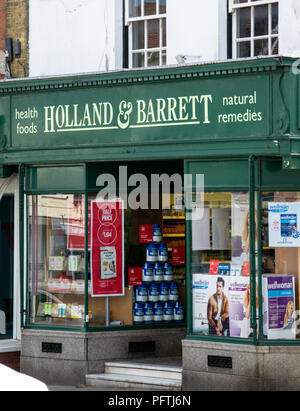 Lymington, Großbritannien - 22 Juli 2018: Holland und Barrett Health Food Store in Hight Street Stockfoto