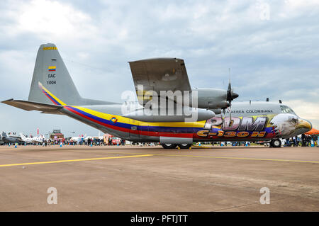 Lockheed C-130 Hercules Transportflugzeug bei der Royal International Air Tattoo RIAT RAF Fairford, UK. Kolumbianische Luftwaffe C-130H mit Adler Stockfoto