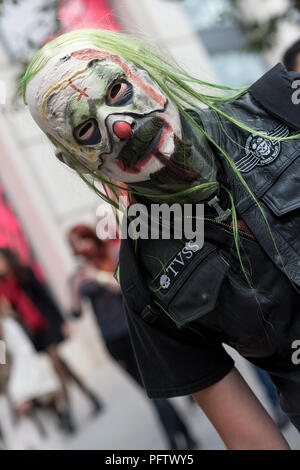 Teilnehmer in vollem Make-up und Kostüm an der jährlichen World Zombie Tag - London - 7. Oktober 2017, London, England Stockfoto