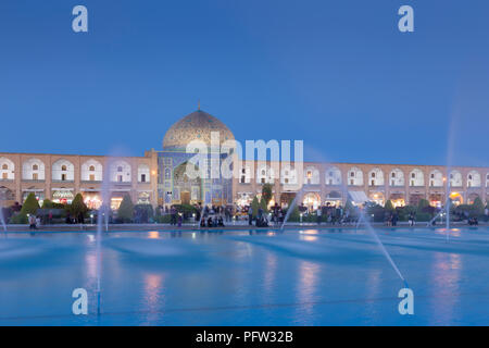 Kuppel des Lotfollah Moschee und Brunnen in den Pool, Imam Square, Isfahan, Iran Stockfoto