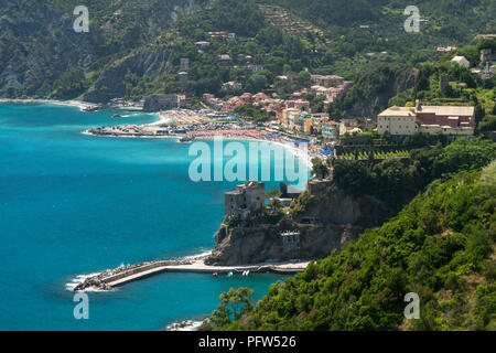 Strand und Küste bei Monterosso, Cinque Terre, Riviera di Levante, Ferienwohnungen Ligurien, Ferienhäuser Ligurien, Ferienwohnung Ligurien, Italien | Strand und Küste in Monterosso, Cinque Terr Stockfoto