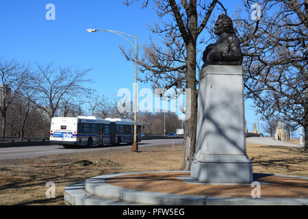 Chicagos rekonstruiert Emanuel Swedenborg Büste, befindet sich neben dem N Lake Shore Drive, feiert die schwedische Wissenschaftler und Theologe. Stockfoto