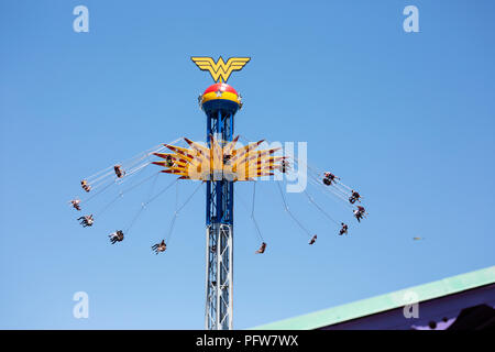 Wonder Woman: lasso der Wahrheit Fahrt im Six Flags America in Upper Marlboro, Maryland. Stockfoto